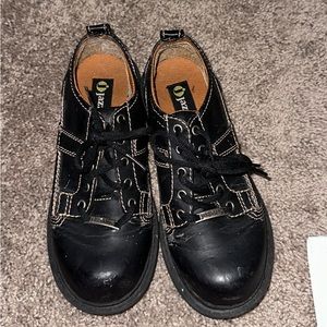 Black women’s size 7 shoes